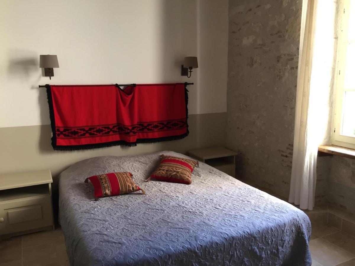 Les Huguets Bed & Breakfast Villeneuve-sur-Lot Dış mekan fotoğraf