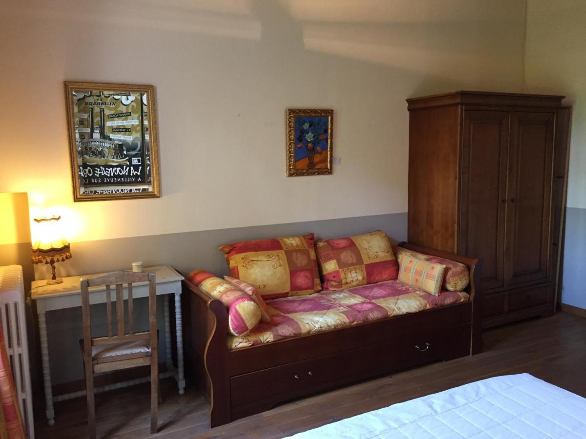 Les Huguets Bed & Breakfast Villeneuve-sur-Lot Oda fotoğraf