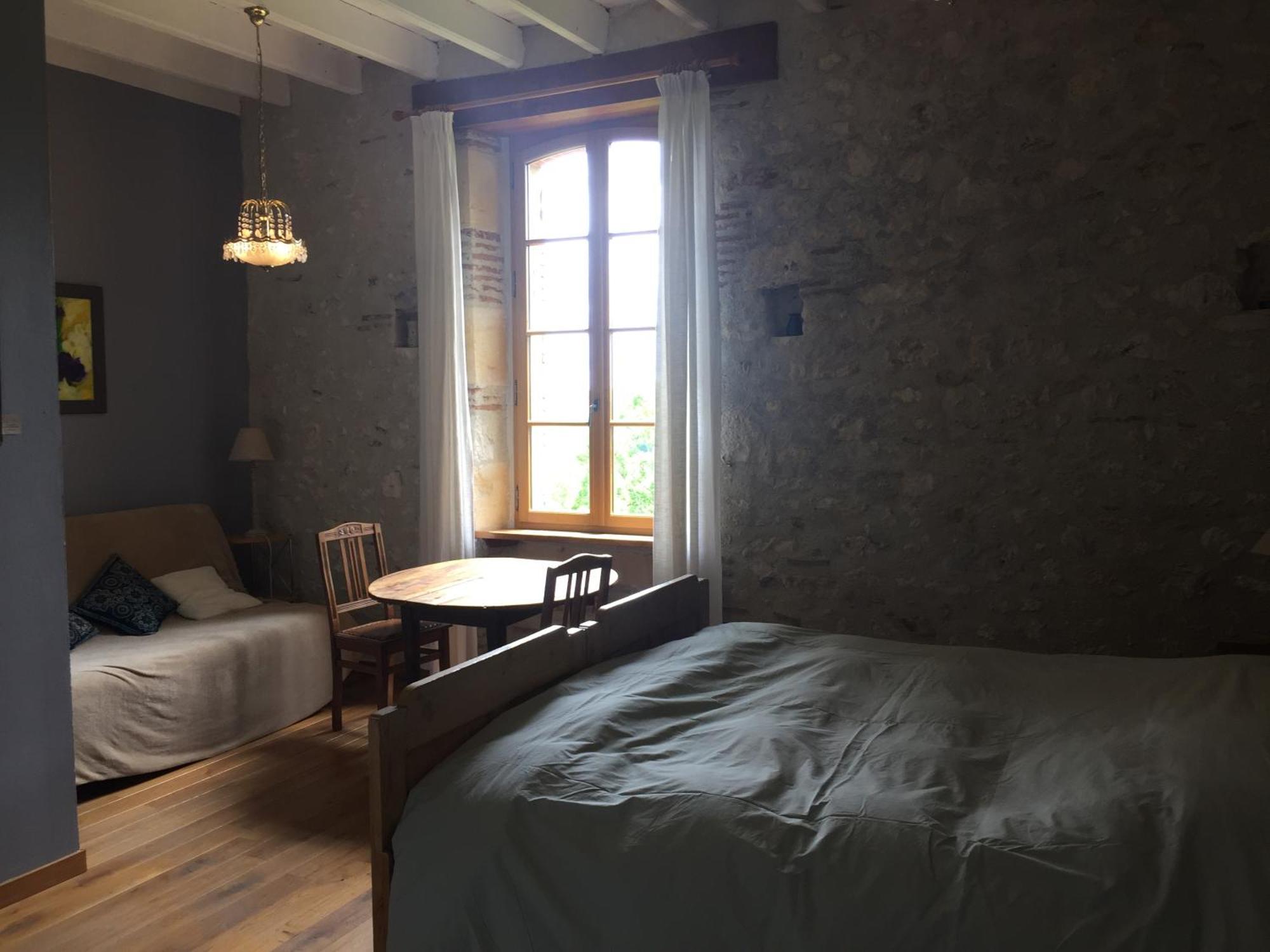 Les Huguets Bed & Breakfast Villeneuve-sur-Lot Oda fotoğraf