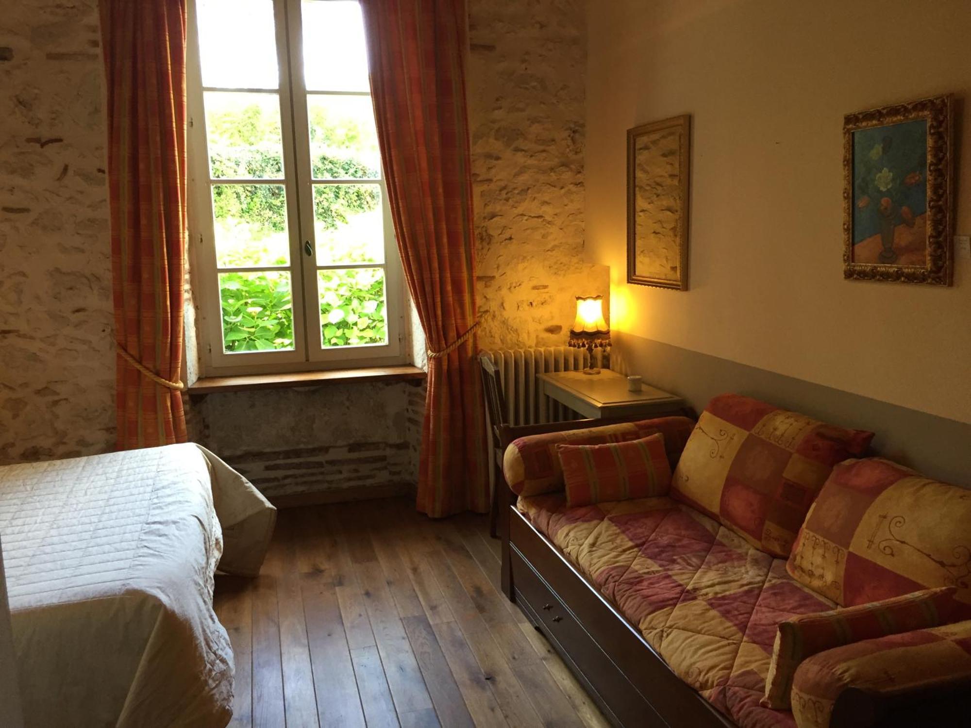 Les Huguets Bed & Breakfast Villeneuve-sur-Lot Oda fotoğraf