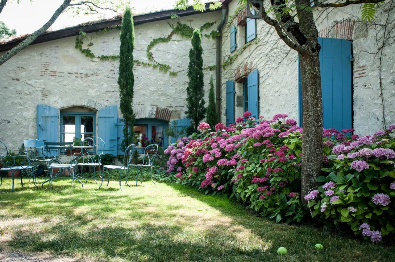 Les Huguets Bed & Breakfast Villeneuve-sur-Lot Dış mekan fotoğraf